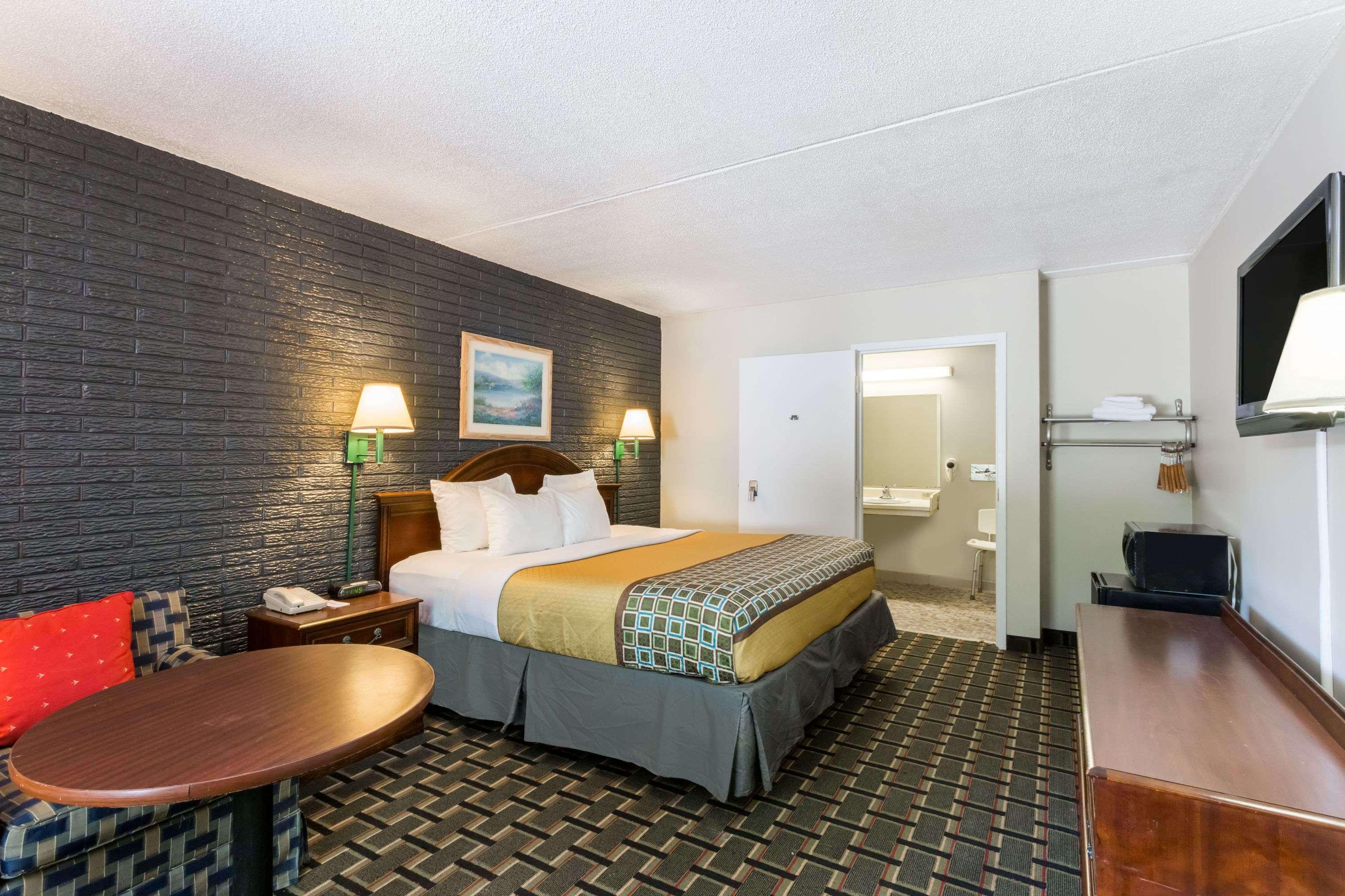 Travelodge By Wyndham Savannah Area/Richmond Hill Extérieur photo