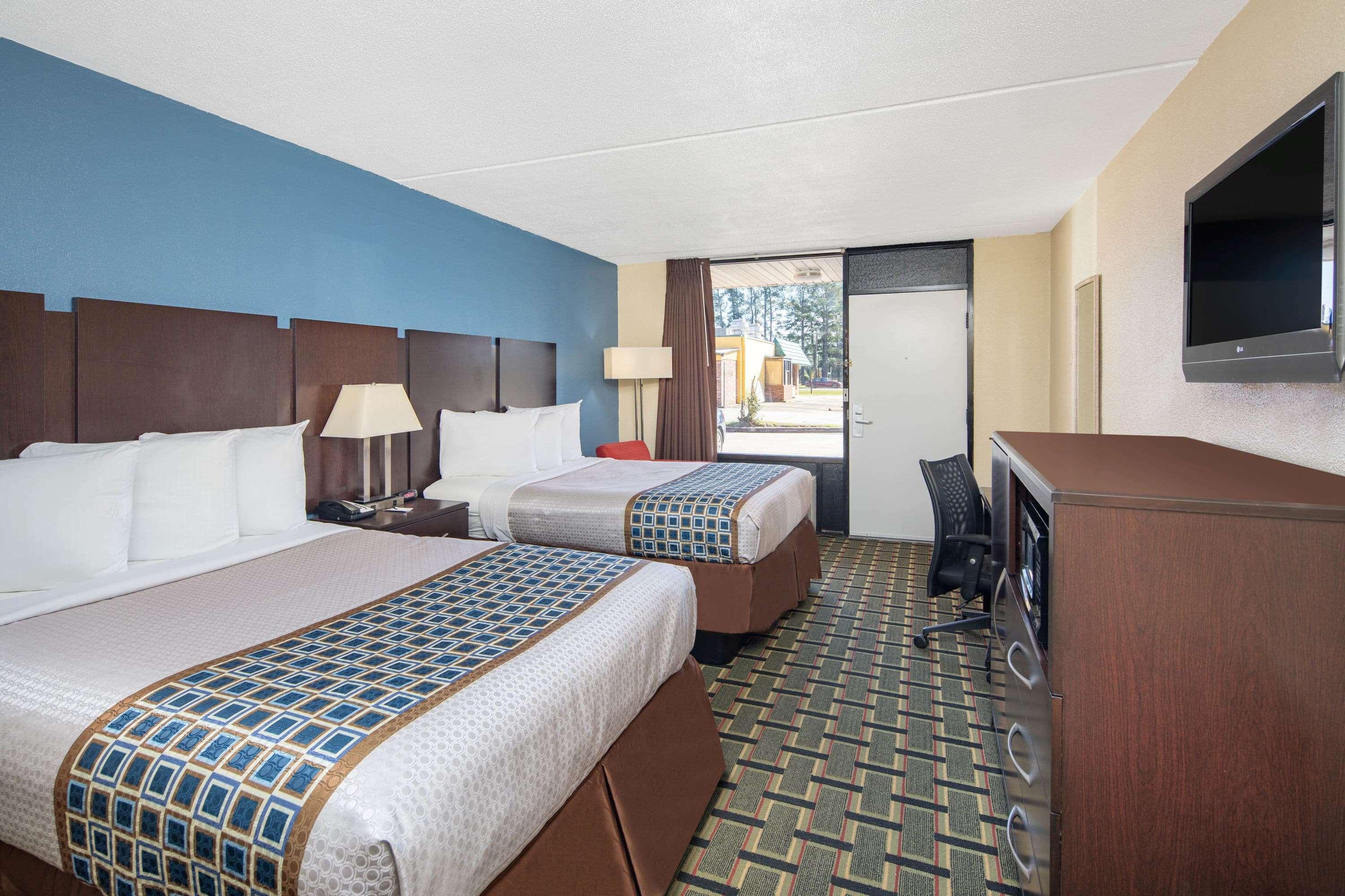 Travelodge By Wyndham Savannah Area/Richmond Hill Extérieur photo